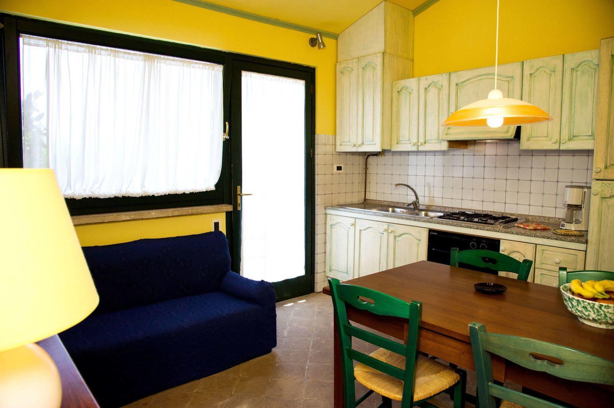 Residence Tourist Лука Екстериор снимка