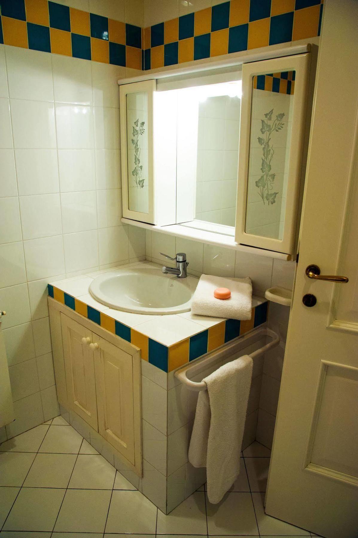 Residence Tourist Лука Екстериор снимка