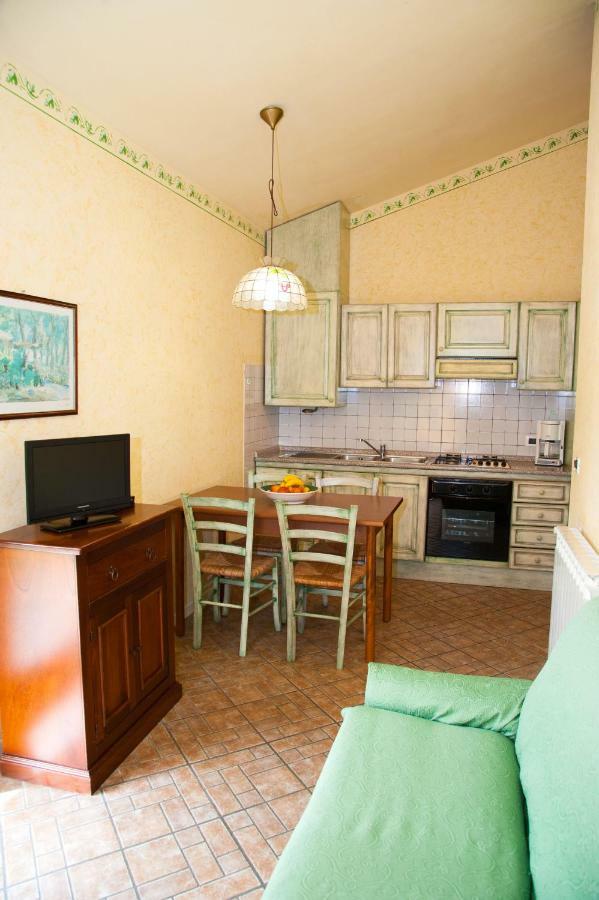 Residence Tourist Лука Екстериор снимка